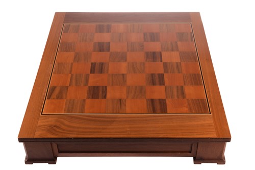 Lot 310 - The Royal Houses of Britain Heraldic Chess Set,...