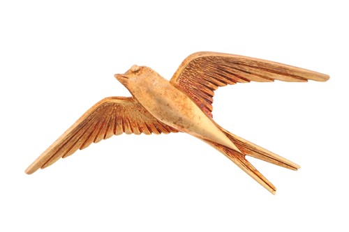 Lot 199 - A brooch in the form of a flying swallow,...