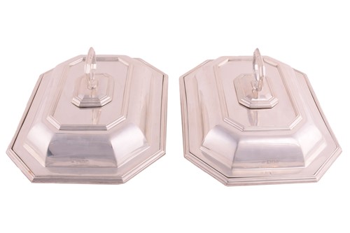 Lot 509 - A pair of silver entree dishes, covers and...