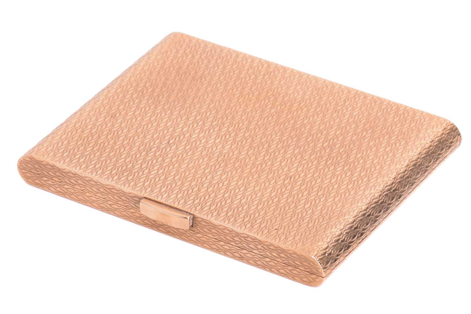 Lot 399 - A 9ct yellow gold compact, of rectangular form...