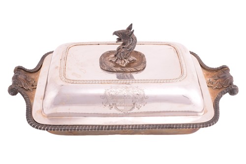 Lot 512 - A Regency silver tureen and cover with cast...