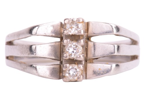 Lot 168 - A diamond ring set with three round brilliant...