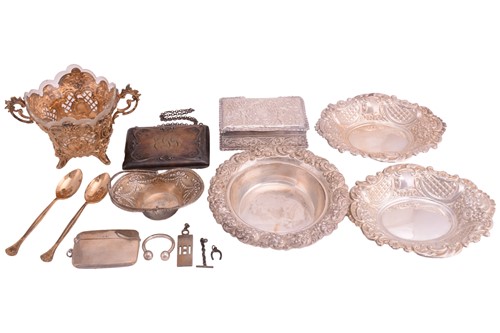 Lot 576 - A mixed collection of silver and white metal...