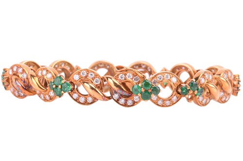 Lot 116 - An emerald and diamond circular link bracelet...