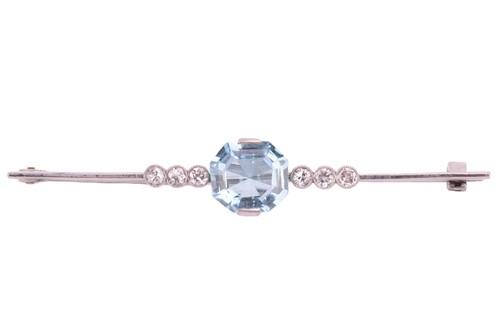 Lot 3 - An Art Deco aquamarine and diamond bar brooch,...