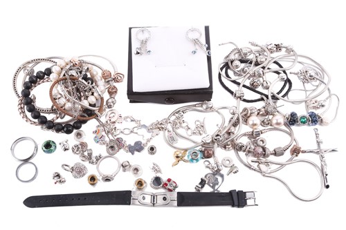 Lot 327 - A collection of jewellery some branded,...