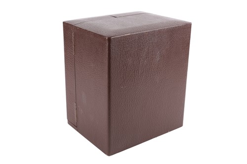 Lot 222 - A Jaeger-LeCoultre Atmos Classic VIII gilt...