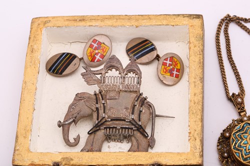 Lot 29 - An assortment of mixed jewellery and medals;...