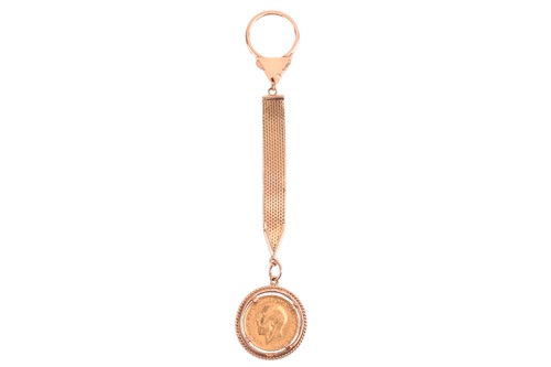 Lot 389 - A George V full sovereign on fob chain, dated...