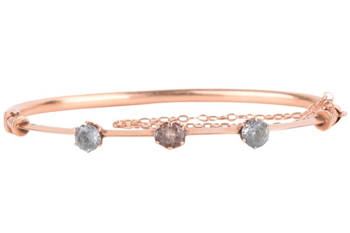 Lot 4 - An Early 20th-century gem-set hinged bracelet,...
