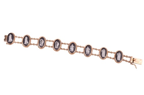 Lot 82 - A Wedgwood jasperware link bracelet, the oval...
