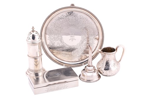 Lot 567 - A small collection of items including a silver...