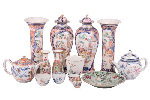 Lot 123 - A Chinese Famille Rose porcelain bullet teapot...