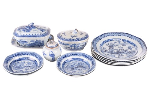 Lot 267 - A Chinese blue and white export ware porcelain...