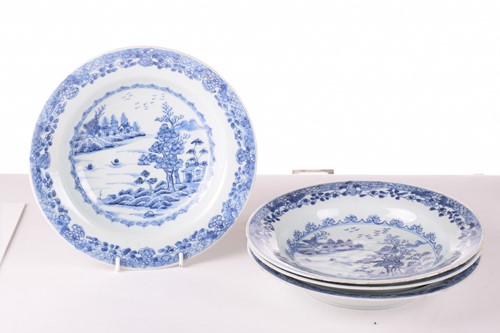 Lot 142 - A collection of Chinese blue and white...