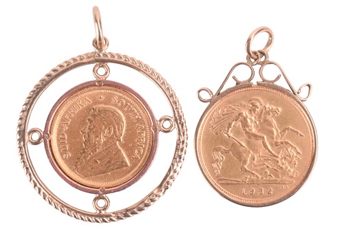 Lot 310 - A Half sovereign pendant, a 1/10 Krugerrand...