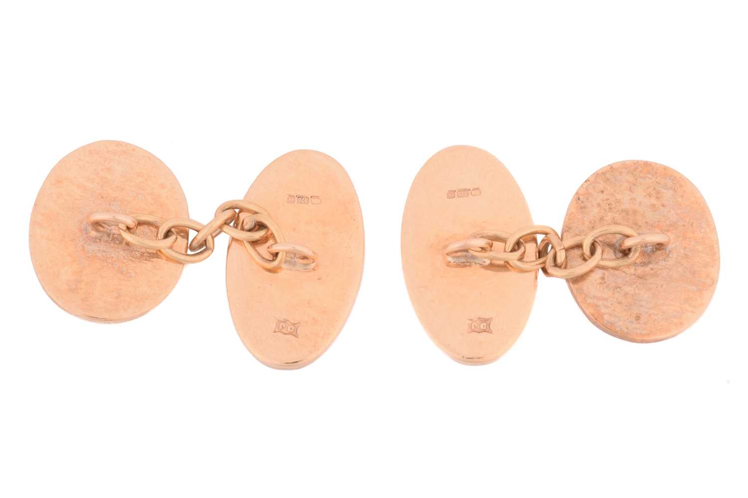 Lot 82 - A pair of oval disk 9ct gold chain link