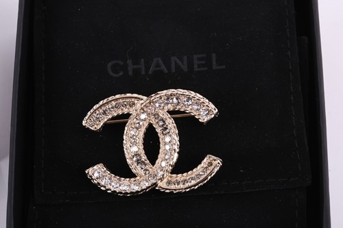 Lot 118 - Chanel - an interlocking CC logo brooch with...
