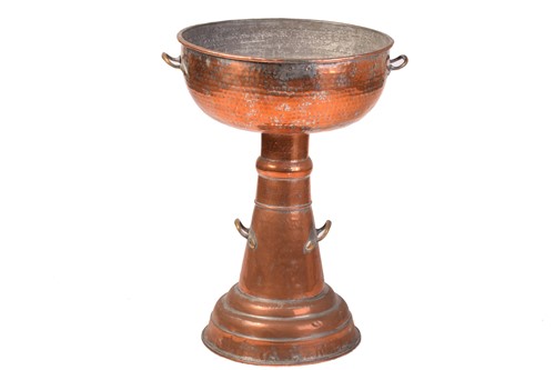 Lot 192 - A large floor-standing copper jardiniere, hand-...