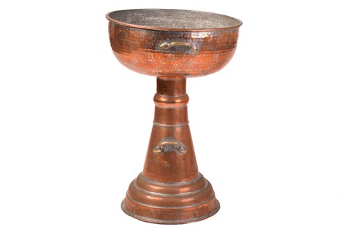 Lot 192 - A large floor-standing copper jardiniere, hand-...