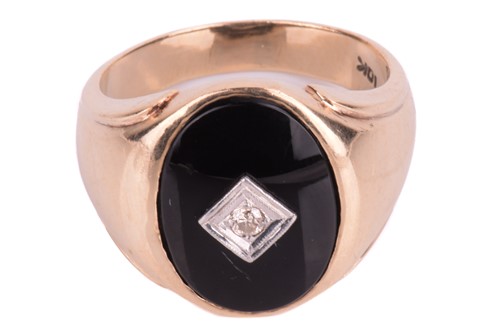 Lot 18 - A signet ring set with onyx and diamond, the...