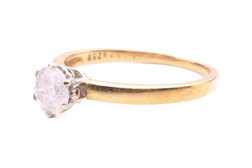 Lot 68 - A diamond solitaire ring, set with a round...