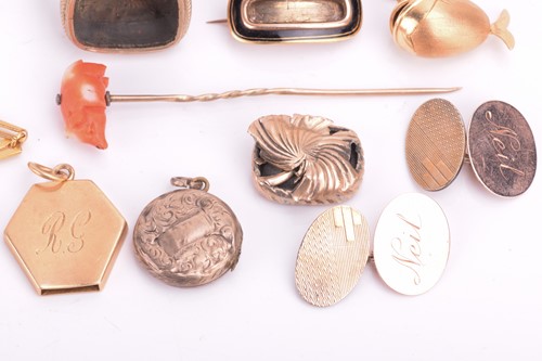 Lot 237 - A collection of mixed jewellery items...