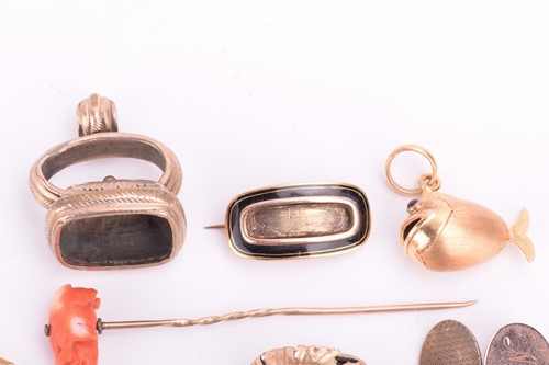 Lot 237 - A collection of mixed jewellery items...