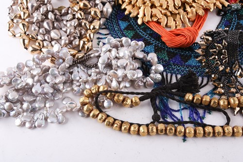 Lot 124 - A large collection of costume jewellery...