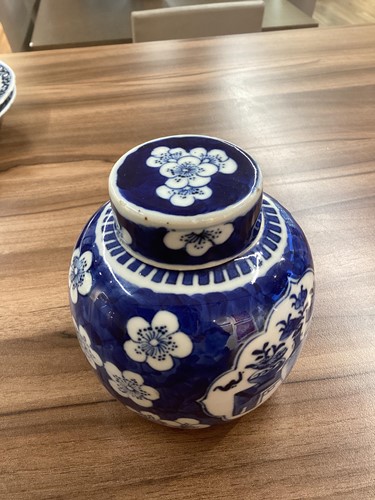 Lot 114 - A pair of Chinese blue and white porcelain...