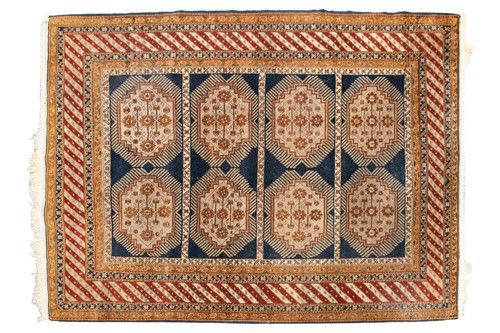 Lot 219 - A hand-knotted rug in the Shiraz style with...