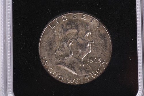 Lot 327 - A collection of United States coins in...