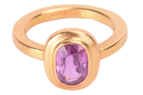 Lot 58 - A purple sapphire solitaire ring, the oval...