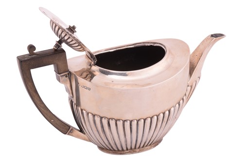 Lot 427 - An Edwardian silver teapot, by Mappin and Webb...