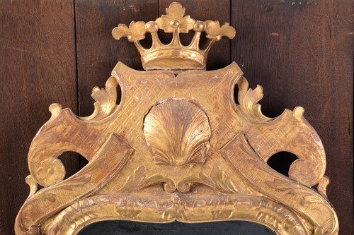 Lot 146 - A Queen Anne carved wood and gilt gesso pier...