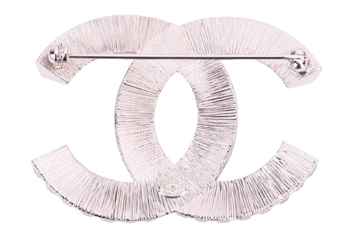 Lot 149 - Chanel. A double C interlocking logo brooch,...