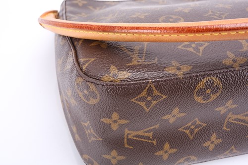 Lot 311 - Louis Vuitton - a Looping MM shoulder bag in...