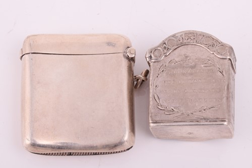 Lot 423 - A silver gilt matchbox case with engine turned...