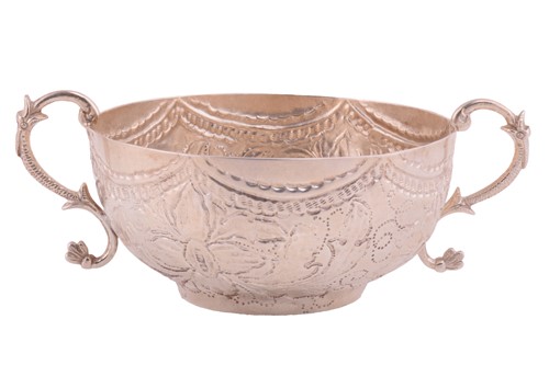Lot 133 - A 17th-century style white metal porringer,...