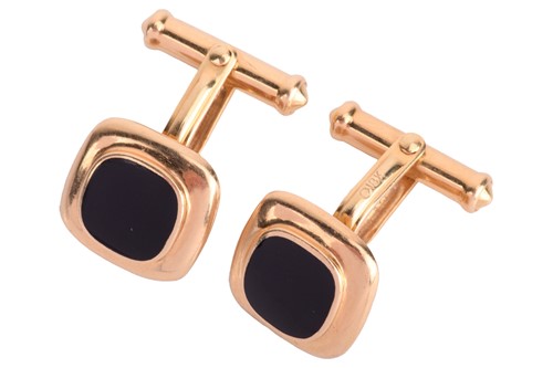 Lot 30 - A pair of onyx cufflinks in 18ct yellow gold,...
