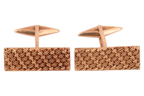 Lot 135 - A pair of panel cufflinks of basketwork design,...