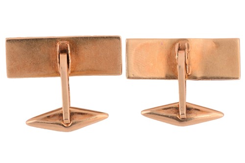Lot 135 - A pair of panel cufflinks of basketwork design,...