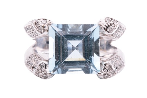 Lot 148 - An aquamarine and diamond set cocktail ring,...