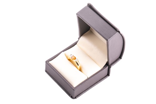 Lot 29 - An orange sapphire and diamond dress ring,...