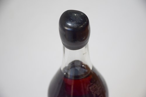 Lot 147 - A bottle of Hirsch Selection Kentucky Straight...