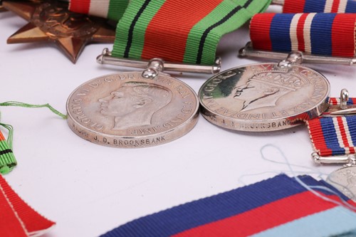 Lot 28 - A quantity of costume jewellery, a group of...