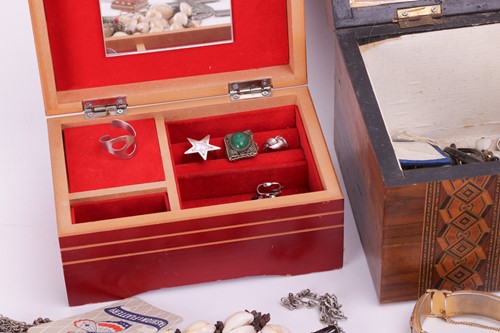 Lot 28 - A quantity of costume jewellery, a group of...