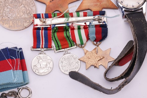 Lot 28 - A quantity of costume jewellery, a group of...