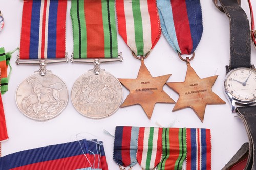 Lot 28 - A quantity of costume jewellery, a group of...