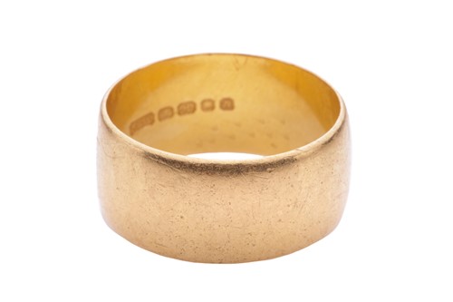 Lot 42 - A wedding band in 22ct yellow gold, in a wide...